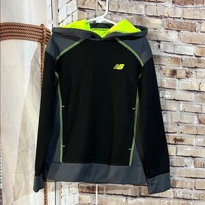 New Balance Kids Hoodie Size 7 in Black and Neon Green